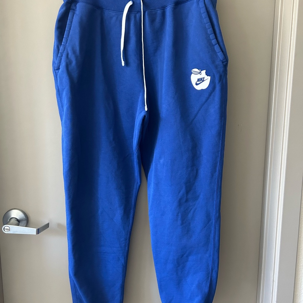 Nike Sweatpants Fleece NYC New York Football Royal Blue men’s medium Apple logo